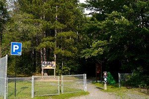 Pinhey Forest Reserve Trailhead at Nepean Sportsplex